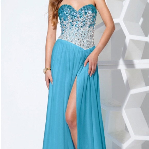 Dresses & Skirts - Plus size 15/15 Swarovski chiffon gown TV 50